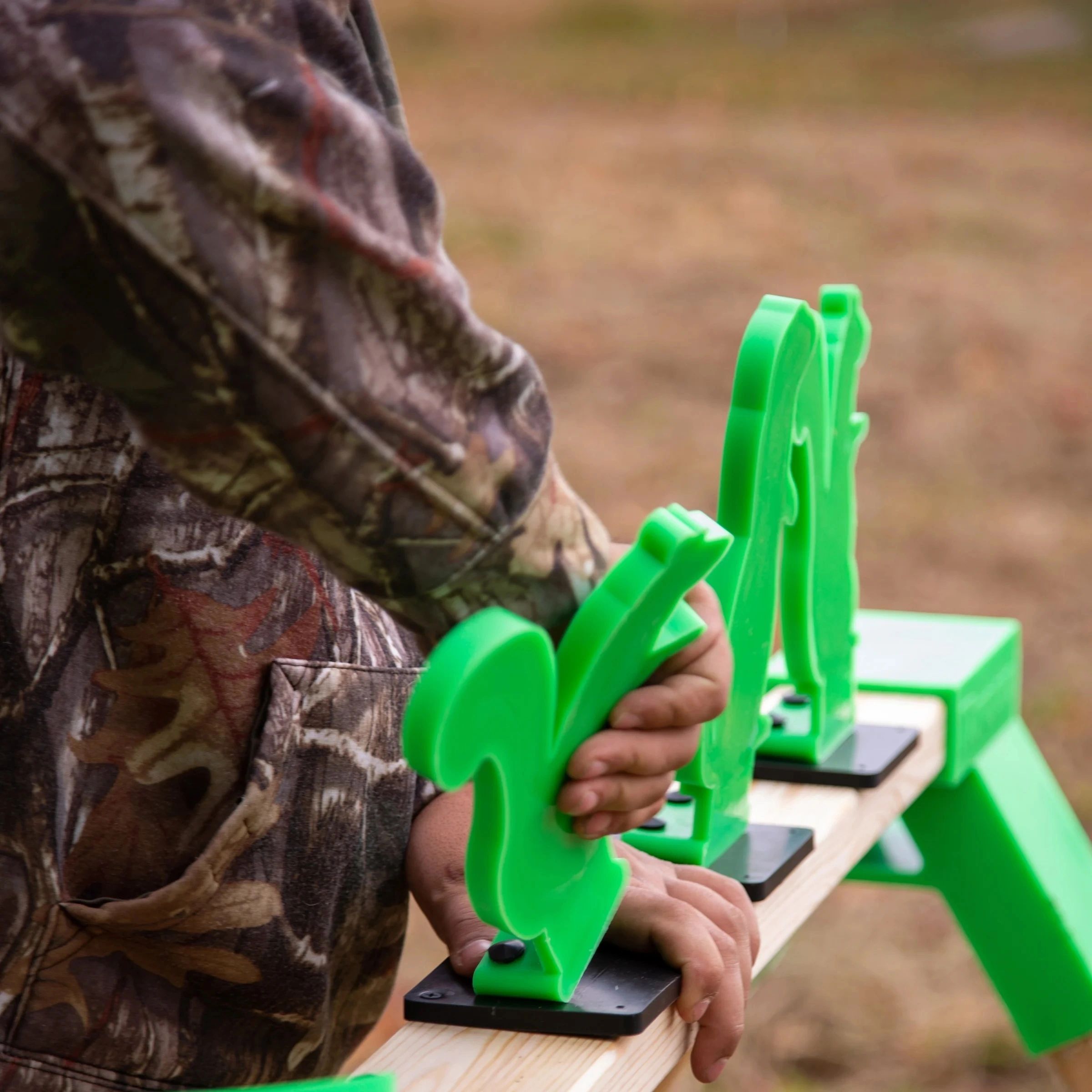 THROOM VARMINT BOUNCEBACK PLATE RACK TARGET KIT Set of 4 Targets, 4 Bases & 2 Alpha Stands - Image 7